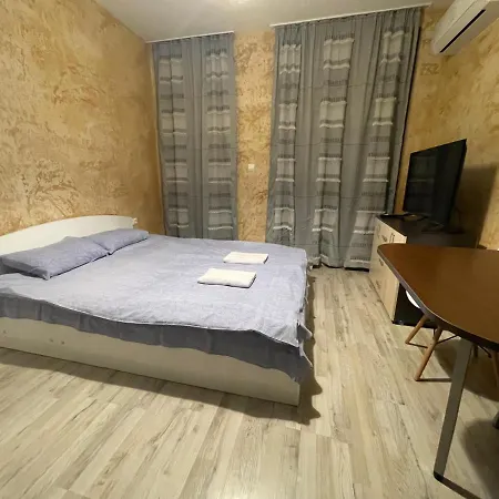 Colonel 956 Apartment *
